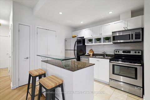 Photo 8 at 1804 - 218 Queens Quay W, Waterfront Communities C1, Toronto