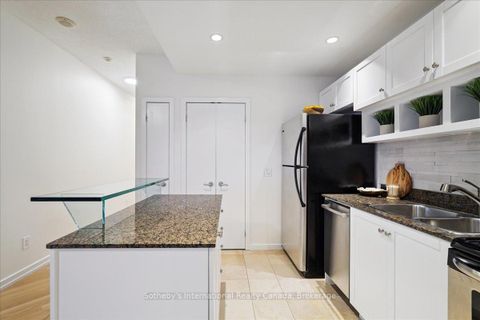 Photo 10 at 1804 - 218 Queens Quay W, Waterfront Communities C1, Toronto