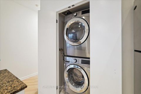 Photo 11 at 1804 - 218 Queens Quay W, Waterfront Communities C1, Toronto