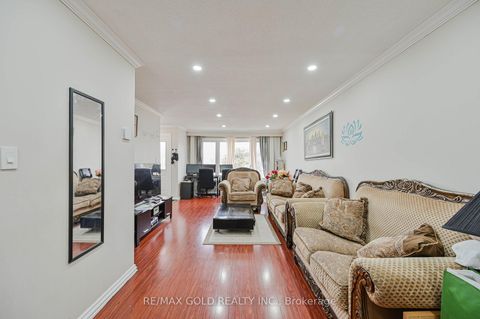 Photo 4 at 3200 Morning Star Drive, Malton, Mississauga