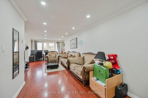 Photo 6 at 3200 Morning Star Drive, Malton, Mississauga