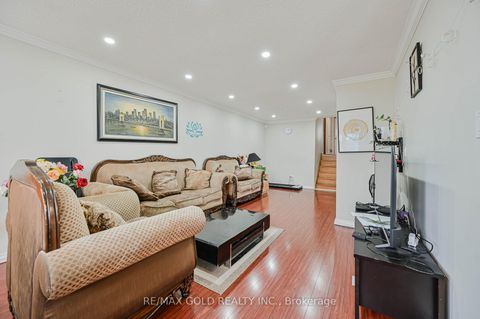 Photo 7 at 3200 Morning Star Drive, Malton, Mississauga
