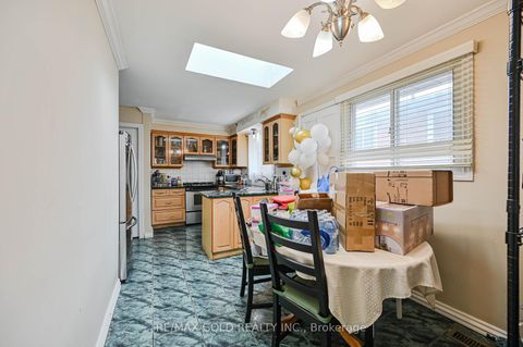 Photo 10 at 3200 Morning Star Drive, Malton, Mississauga