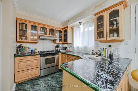 Photo 13 at 3200 Morning Star Drive, Malton, Mississauga