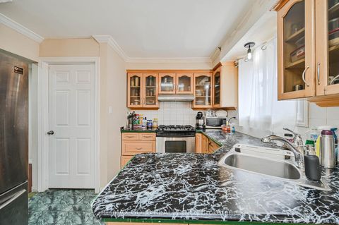 Photo 15 at 3200 Morning Star Drive, Malton, Mississauga