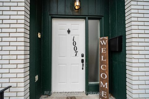 Photo 2 at 1007 Cardinal Court, Eastdale, Oshawa