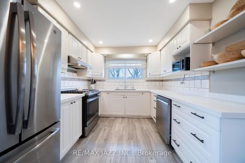 Photo 10 at 1007 Cardinal Court, Eastdale, Oshawa