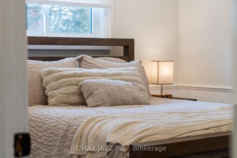 Photo 16 at 1007 Cardinal Court, Eastdale, Oshawa