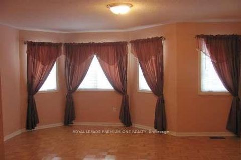 Photo 4 at 18 Madeira Avenue, Vellore Village, Vaughan