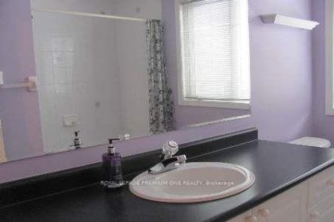 Photo 6 at 18 Madeira Avenue, Vellore Village, Vaughan