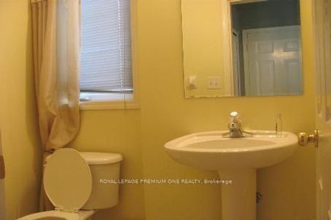 Photo 7 at 18 Madeira Avenue, Vellore Village, Vaughan