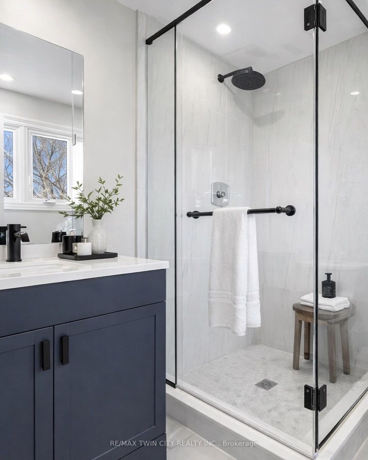 Photo 11 at 25 Seaborn Road, Madoc, Brampton