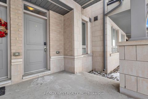 Photo 3 at 9 - 9601 Jane Street, Maple, Vaughan