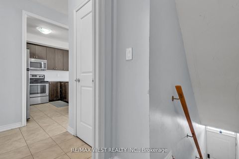 Photo 5 at 9 - 9601 Jane Street, Maple, Vaughan