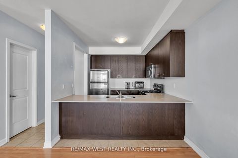 Photo 14 at 9 - 9601 Jane Street, Maple, Vaughan