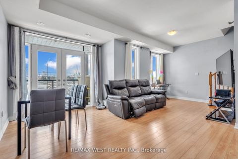 Photo 16 at 9 - 9601 Jane Street, Maple, Vaughan