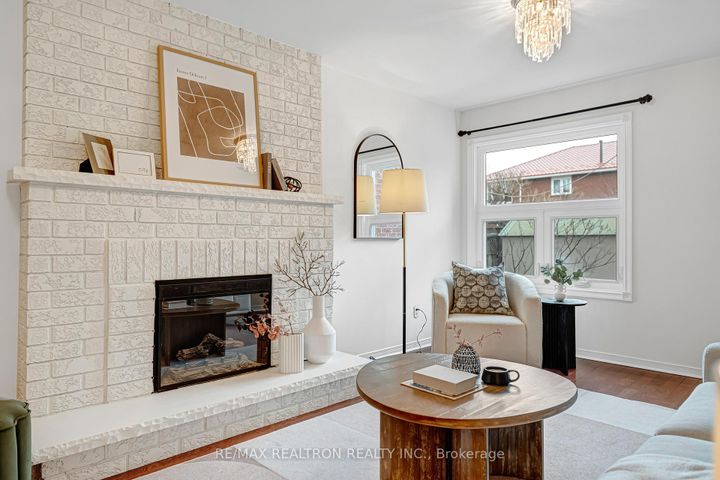 Photo 2 at 3488 Africa Crescent, Fairview, Mississauga