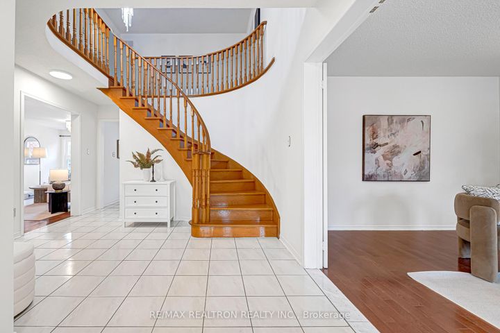 Photo 6 at 3488 Africa Crescent, Fairview, Mississauga