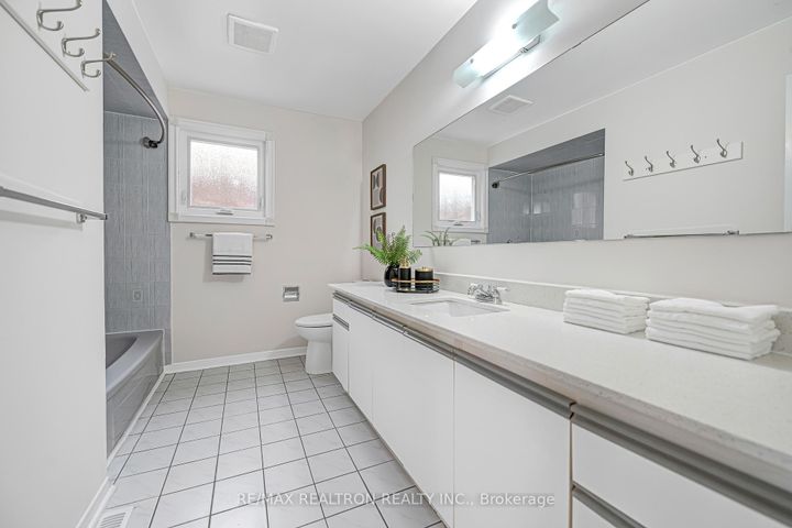 Photo 32 at 3488 Africa Crescent, Fairview, Mississauga