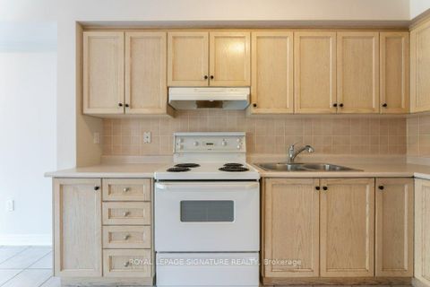 Photo 11 at 55 Pottery Place, East Woodbridge, Vaughan