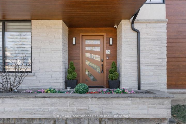 Photo 2 at 1526 Bridge Road, WO West, Oakville