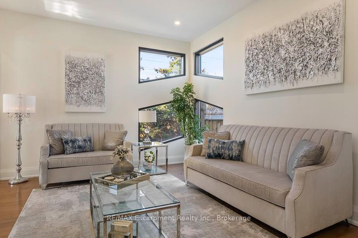 Photo 5 at 1526 Bridge Road, WO West, Oakville