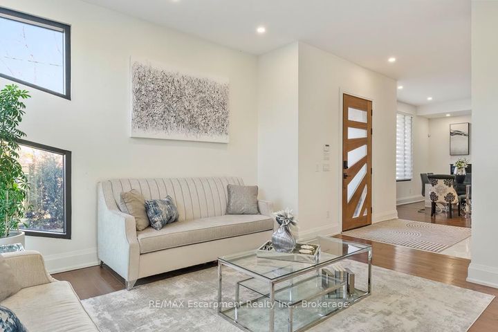 Photo 7 at 1526 Bridge Road, WO West, Oakville