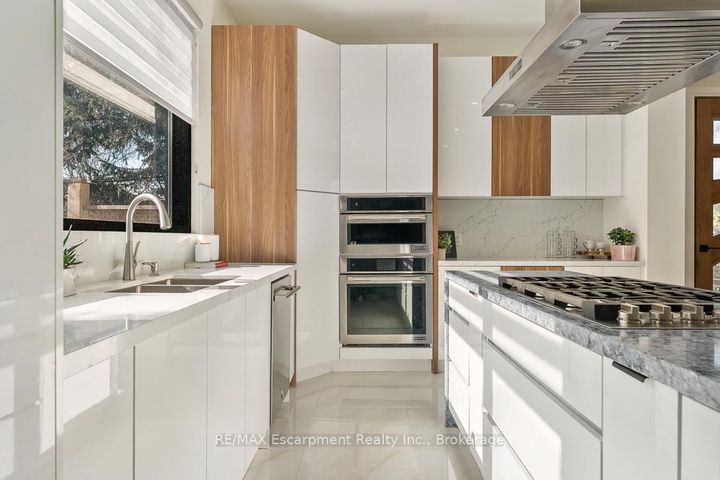 Photo 11 at 1526 Bridge Road, WO West, Oakville