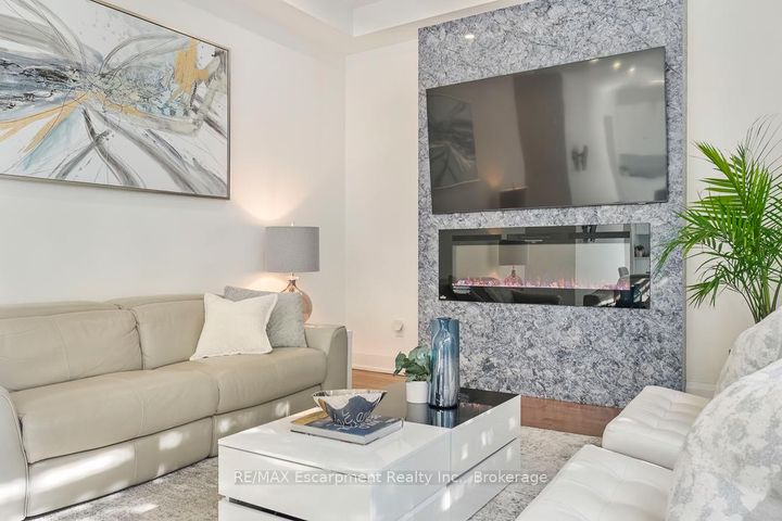 Photo 13 at 1526 Bridge Road, WO West, Oakville