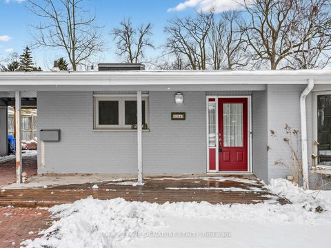 Photo 2 at 284 Guildwood Parkway, Guildwood, Toronto