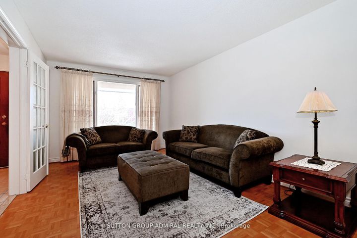 Photo 6 at 45 Royal Garden Boulevard, East Woodbridge, Vaughan