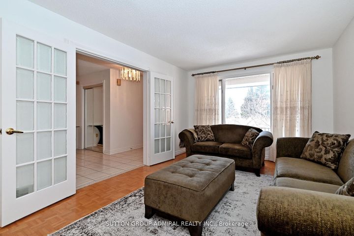 Photo 7 at 45 Royal Garden Boulevard, East Woodbridge, Vaughan