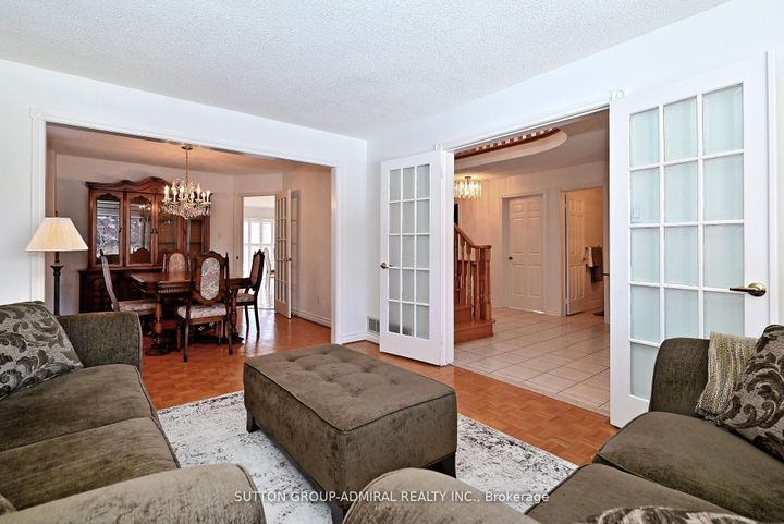 Photo 8 at 45 Royal Garden Boulevard, East Woodbridge, Vaughan