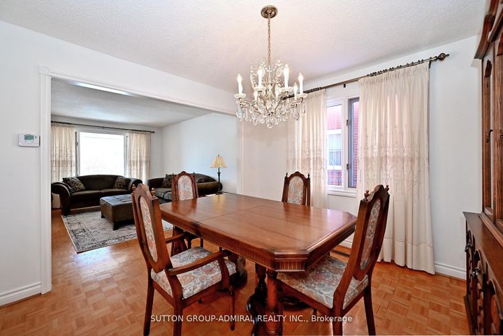 Photo 11 at 45 Royal Garden Boulevard, East Woodbridge, Vaughan
