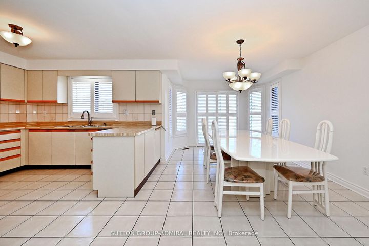 Photo 17 at 45 Royal Garden Boulevard, East Woodbridge, Vaughan