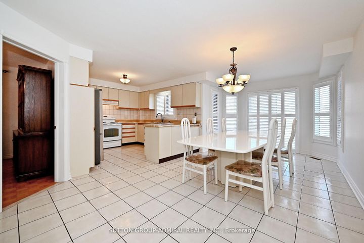 Photo 23 at 45 Royal Garden Boulevard, East Woodbridge, Vaughan