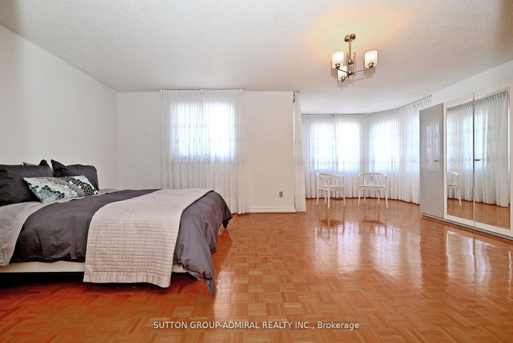 Photo 33 at 45 Royal Garden Boulevard, East Woodbridge, Vaughan