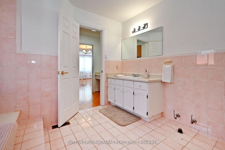 Photo 37 at 45 Royal Garden Boulevard, East Woodbridge, Vaughan