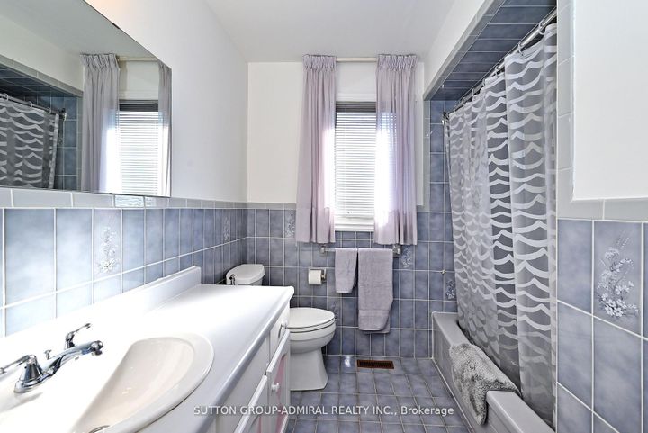 Photo 46 at 45 Royal Garden Boulevard, East Woodbridge, Vaughan