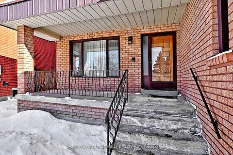 Photo 2 at 45 Royal Garden Boulevard, East Woodbridge, Vaughan