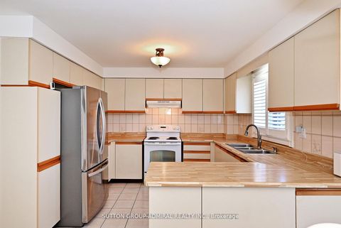 Photo 13 at 45 Royal Garden Boulevard, East Woodbridge, Vaughan