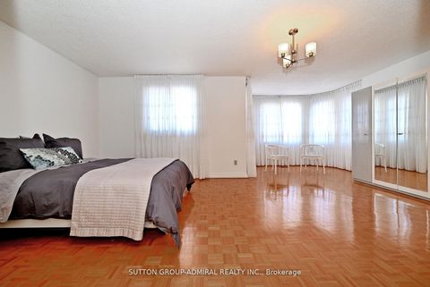 Photo 33 at 45 Royal Garden Boulevard, East Woodbridge, Vaughan