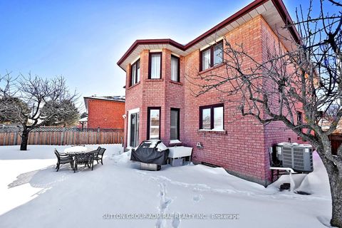 Photo 48 at 45 Royal Garden Boulevard, East Woodbridge, Vaughan