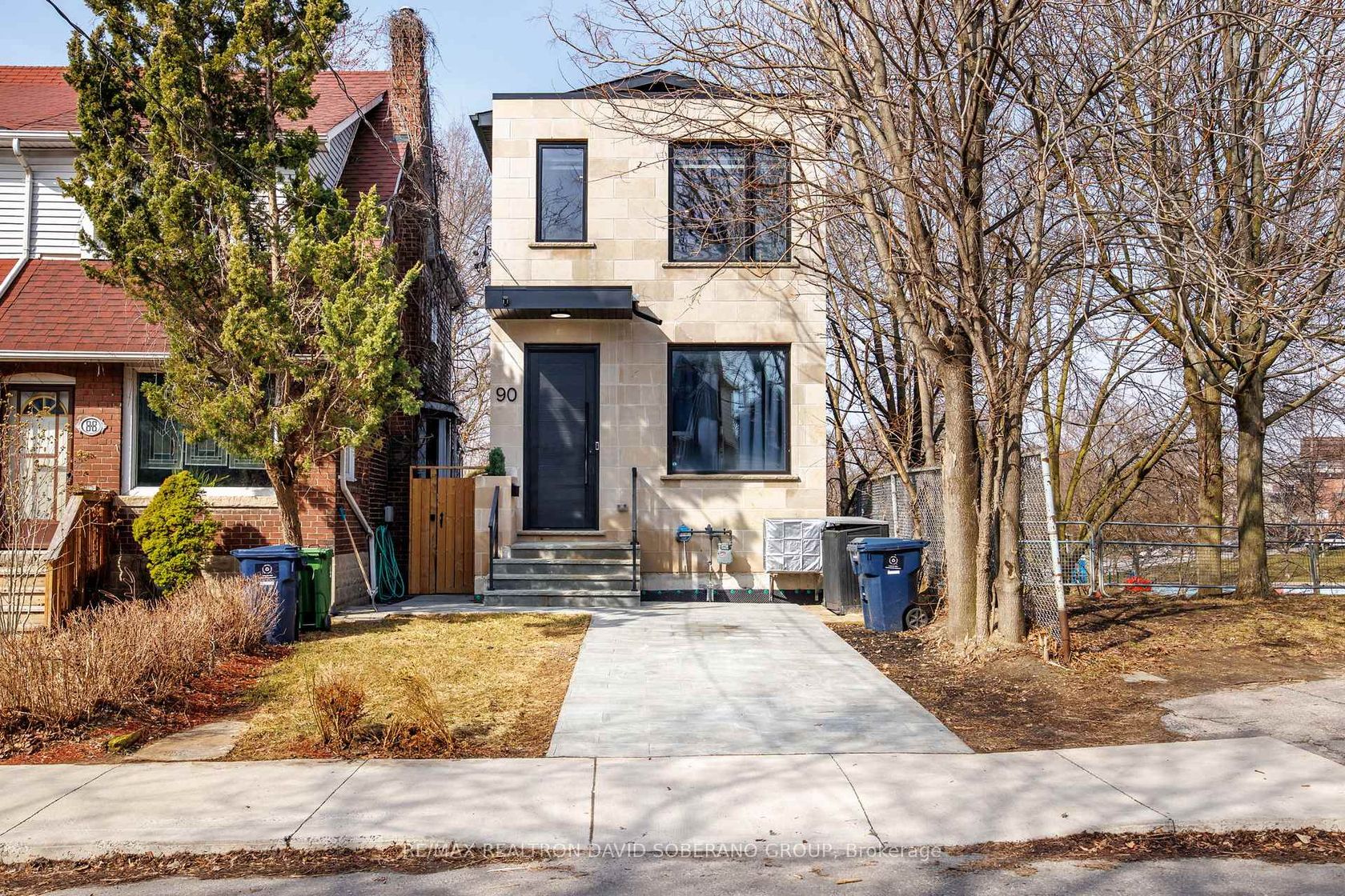 90 East Lynn Avenue, Woodbine Corridor, Toronto by Loree Meneguzzi Real Estate 90 East Lynn Avenue, Woodbine Corridor, Toronto