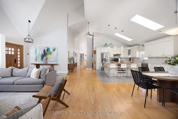 Photo 8 at 2 Hilo Road, Long Branch, Toronto