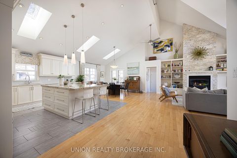 Photo 3 at 2 Hilo Road, Long Branch, Toronto