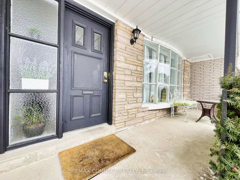 Photo 2 at 24 Lalton Place, Guildwood, Toronto