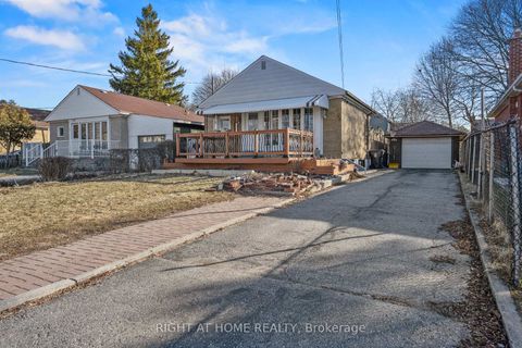 Photo 1 at 5 Hollingworth Drive, Dorset Park, Toronto