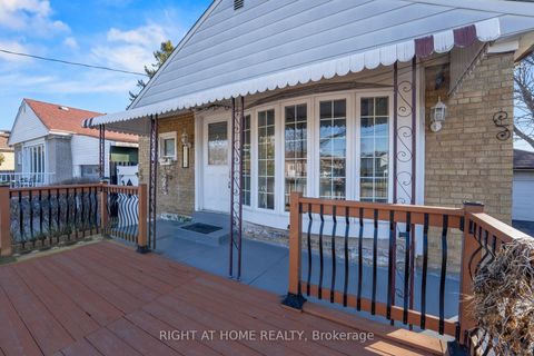 Photo 4 at 5 Hollingworth Drive, Dorset Park, Toronto