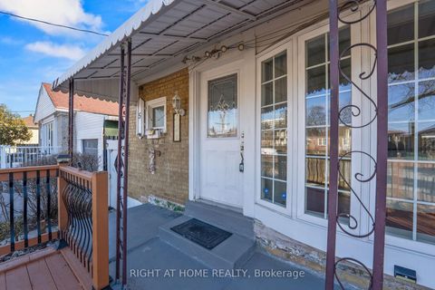 Photo 5 at 5 Hollingworth Drive, Dorset Park, Toronto